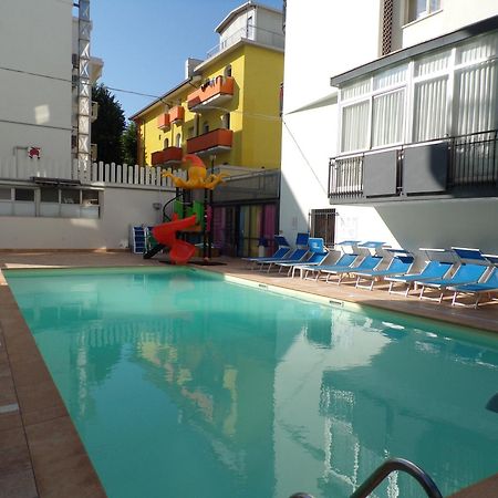 Hotel 2000 Rimini Zewnętrze zdjęcie
