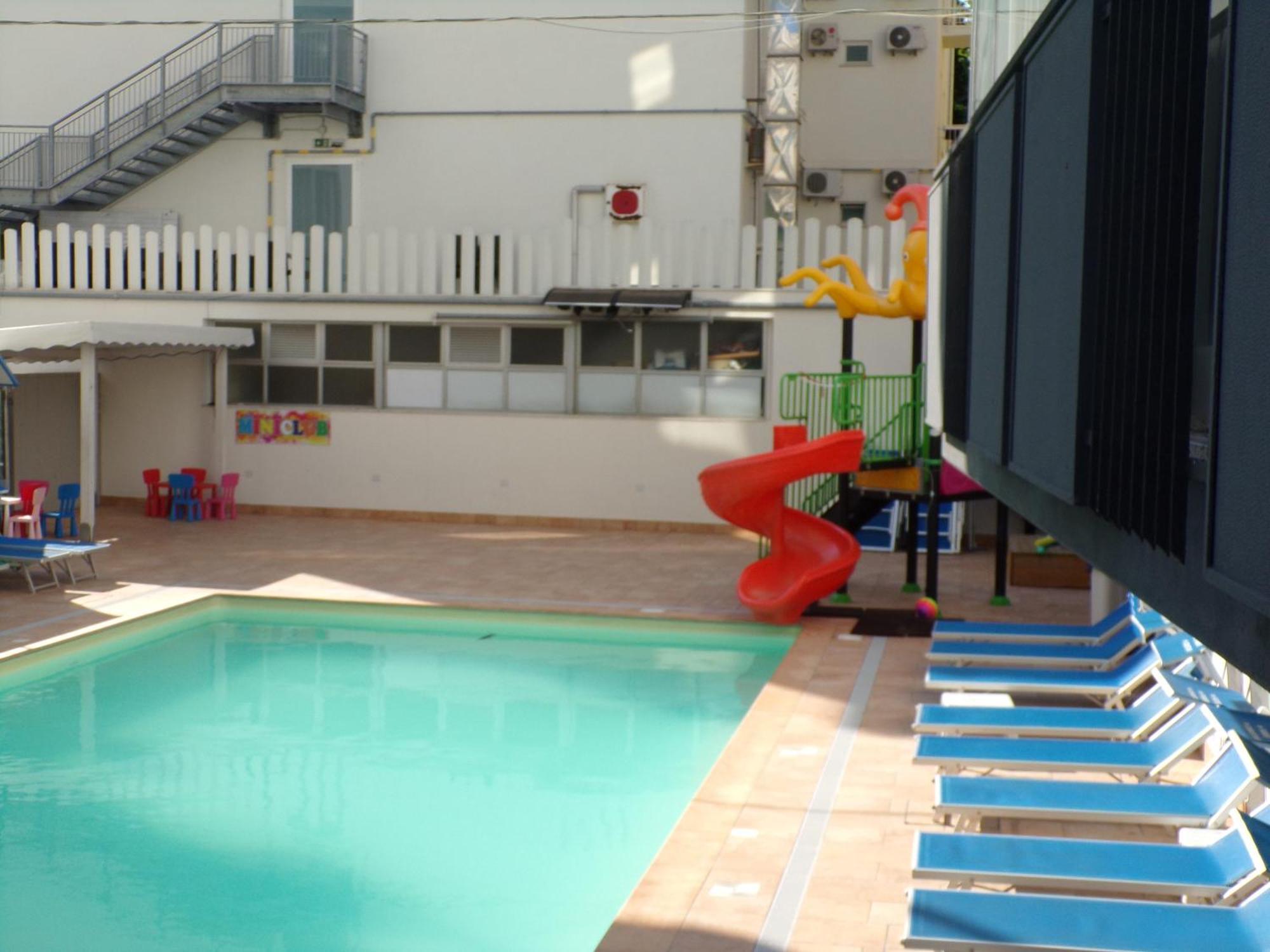 Hotel 2000 Rimini Zewnętrze zdjęcie